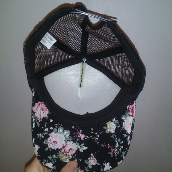 NWOT Black Floral baseball Cap - Picture 2 of 3